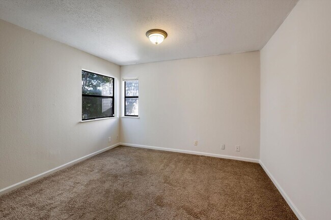 Building Photo - 8548 Echo Creek Ln