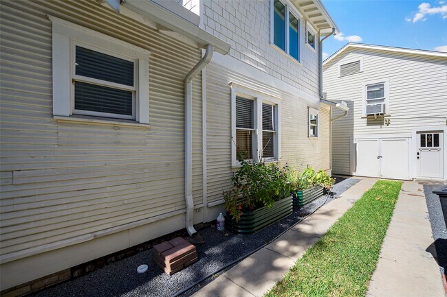 Building Photo - 1129 Euclid St