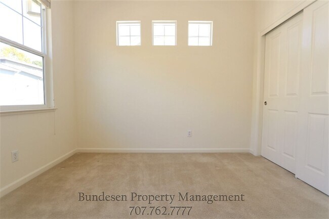 Building Photo - 18 Rowe Ranch Dr