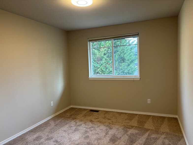 Building Photo - 2811 162nd St E