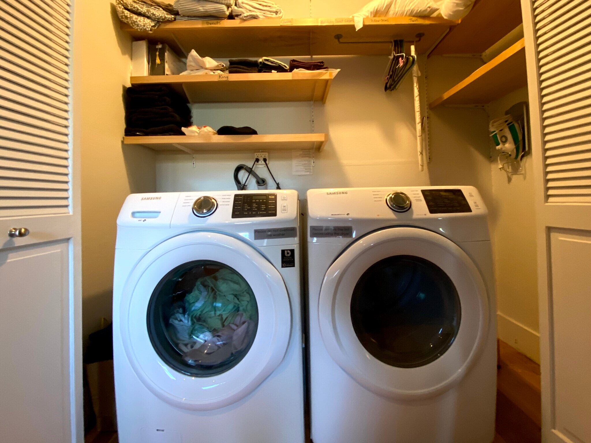 In-unit washer/dryer - 5955 Fern St