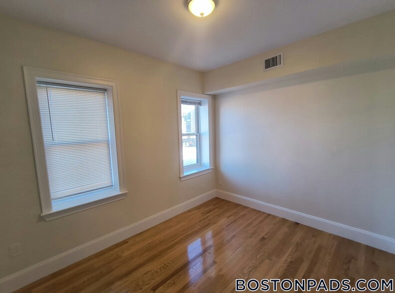 Building Photo - 2036 Massachusetts Ave