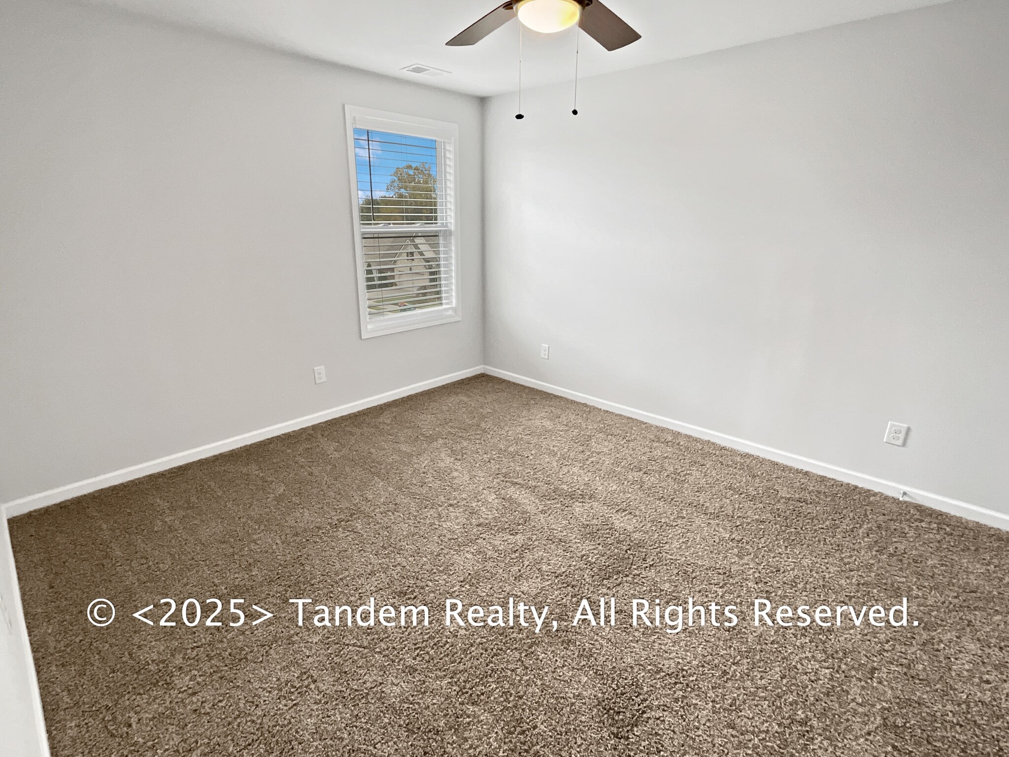 Building Photo - 8020 Forest Hills Dr