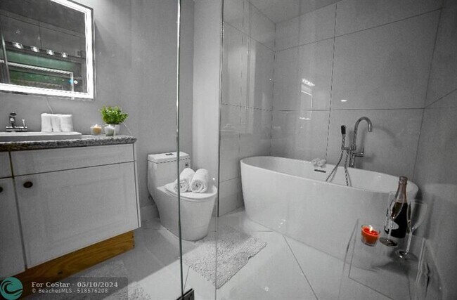 Building Photo - 327 Lancaster St