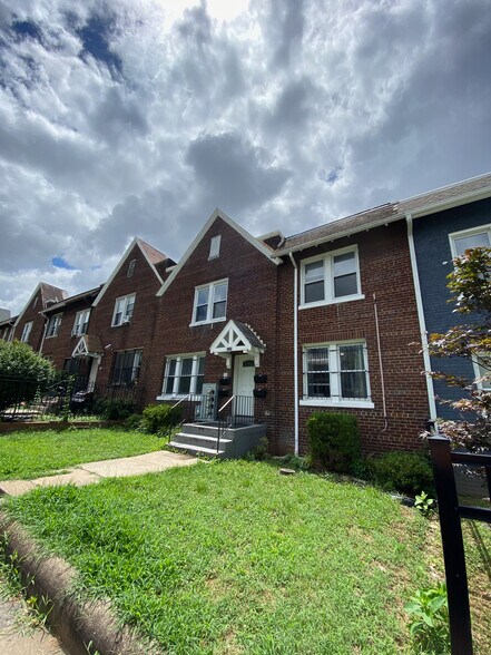 Building Photo - 1115 Penn St NE