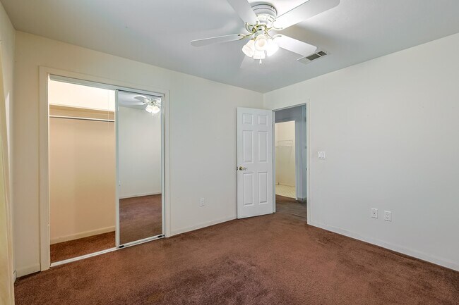 Building Photo - 8 Vick Rd