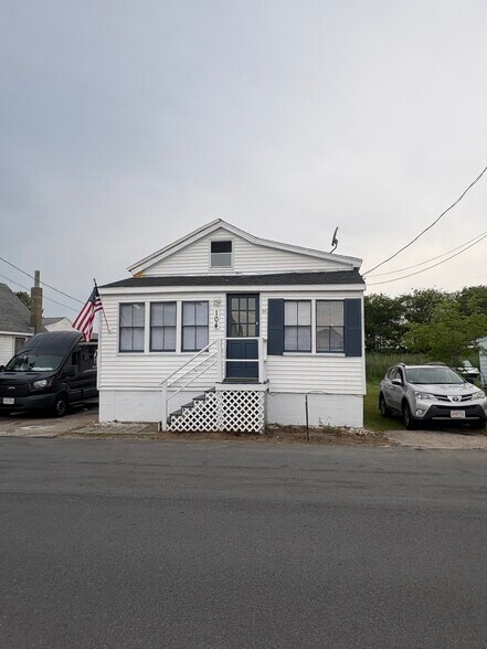 Primary Photo - 104 Cable Ave