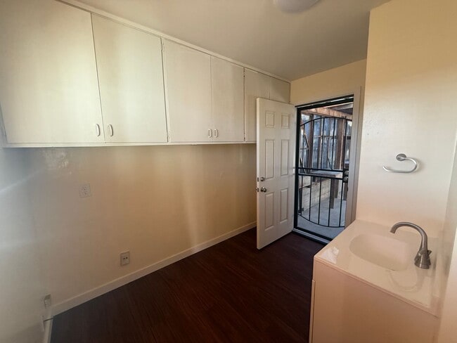 Building Photo - Stunning 2-bedroom, 1.5-bath Modern home i...