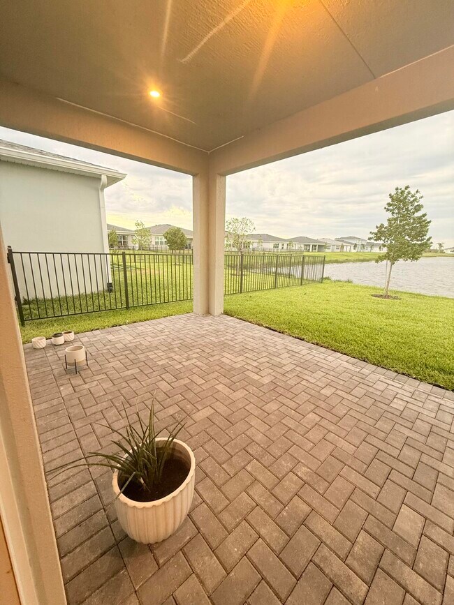 Building Photo - 13462 SW Bally Dr