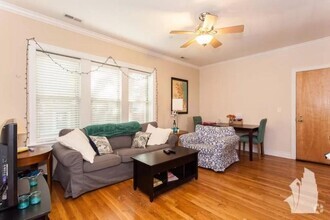 Building Photo - 2 bedroom in Chicago IL 60613