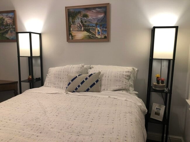 Building Photo - 14 S Russell St