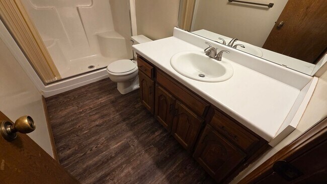 Building Photo - Wonderful 2 Bedroom Duplex in Bethany!  $1250 Per Month!