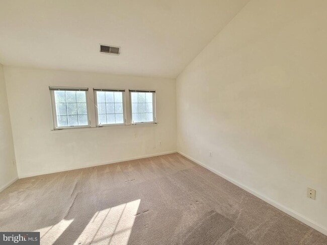 Building Photo - 13115 Rosebay Dr