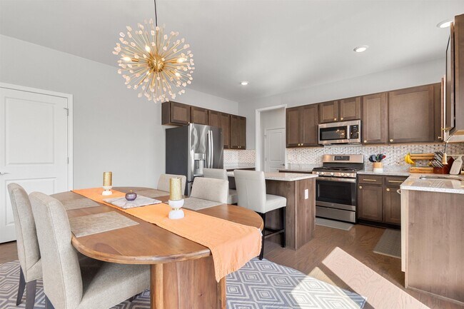 Building Photo - 2136 Wiltshire Dr