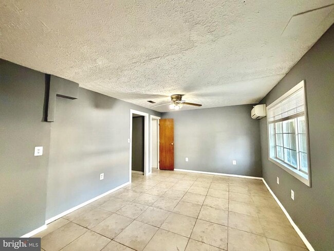 Building Photo - 1234 Elm Grove Cir
