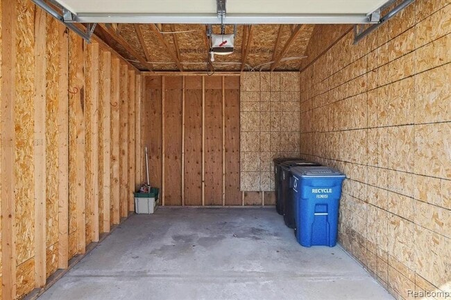 Building Photo - 2710 S Knightsbridge Cir