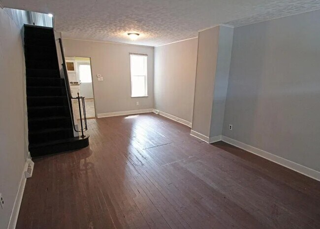 Building Photo - 820 4th St