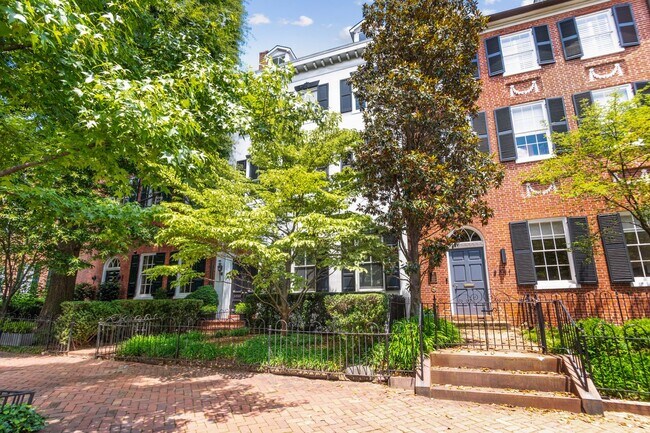 Building Photo - Available Now! Georgetown! Professionally Managed High End 1 Bed/ 1 Bath Condo