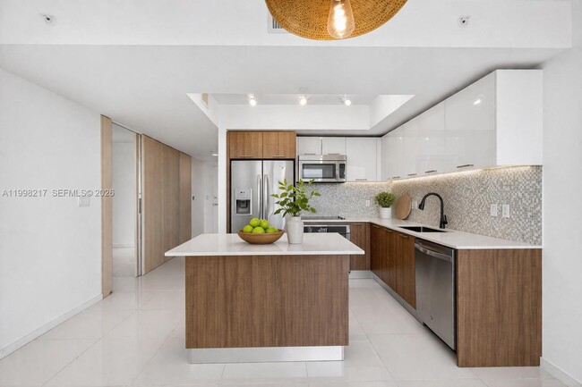 Building Photo - 5252 NW 85th Ave