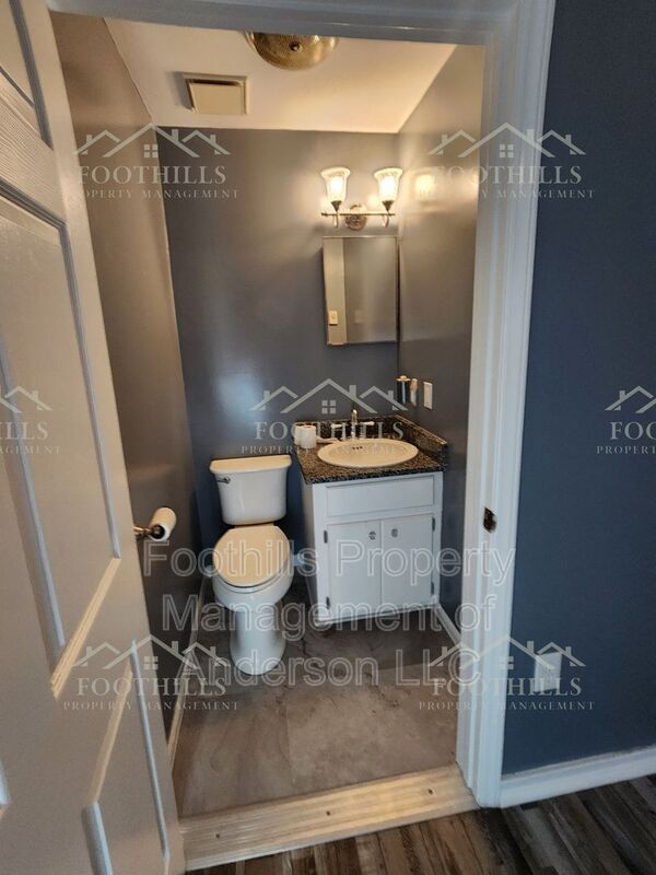 Building Photo - 211 Brady Cir