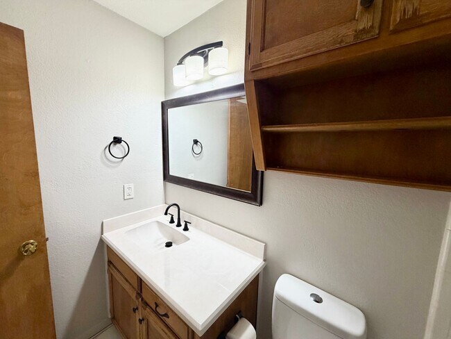 Building Photo - 3447 Pewitt Dr