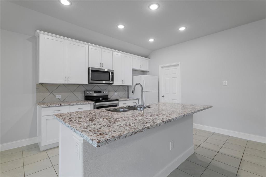 Building Photo - 3006 Cliffview Dr