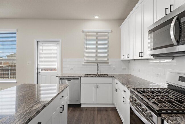 Building Photo - 616 Hugenot Wy