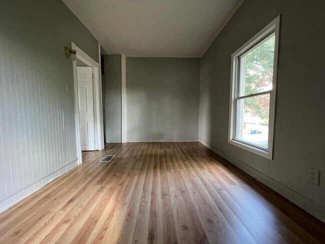 Building Photo - 415 E Broadway St