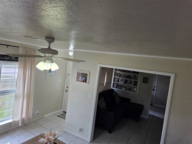 Building Photo - 10315 Carthage Dr