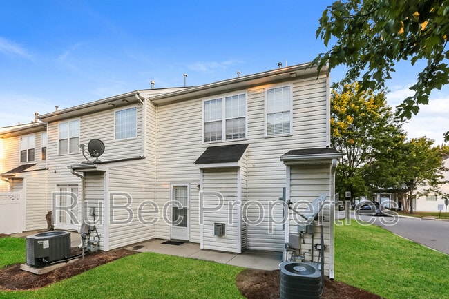 Building Photo - 3405 Broadwick St