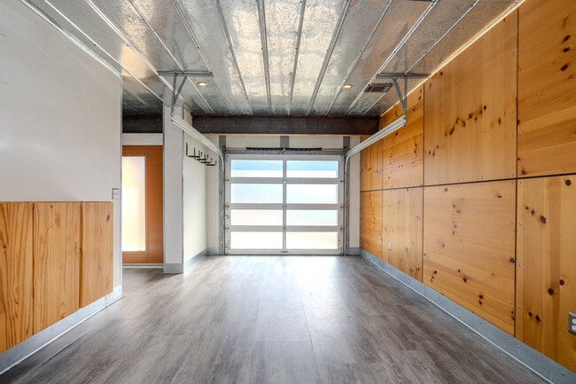 Building Photo - 4467 Ocean View Ave