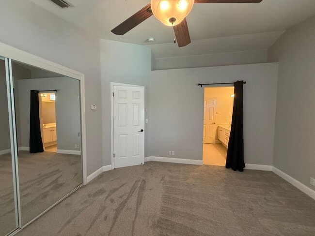 Building Photo - 532 Blarney Cir