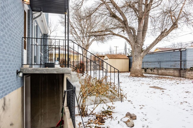 Building Photo - Bright and Spacious Apartment near Liberty...