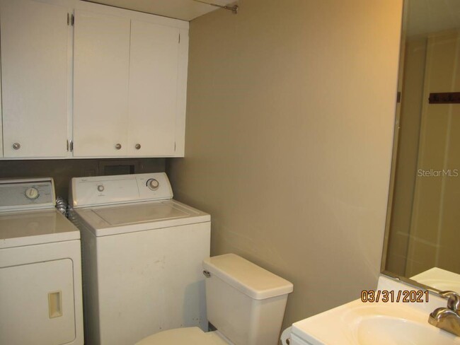 Building Photo - 5281 Middle Ct
