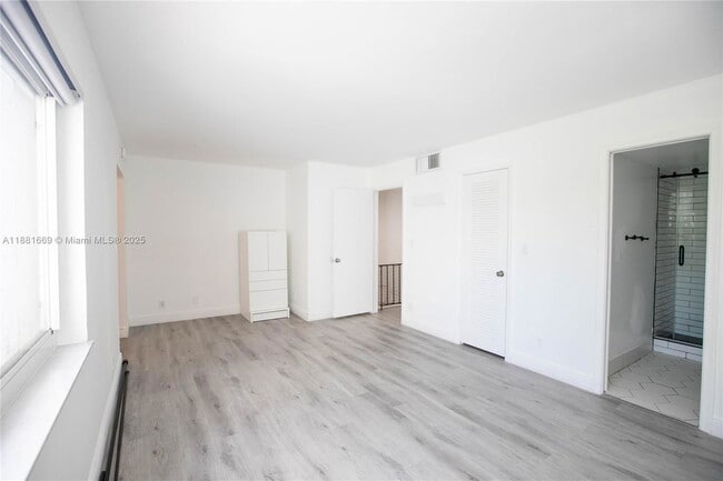 Building Photo - 2714 NE 8th St