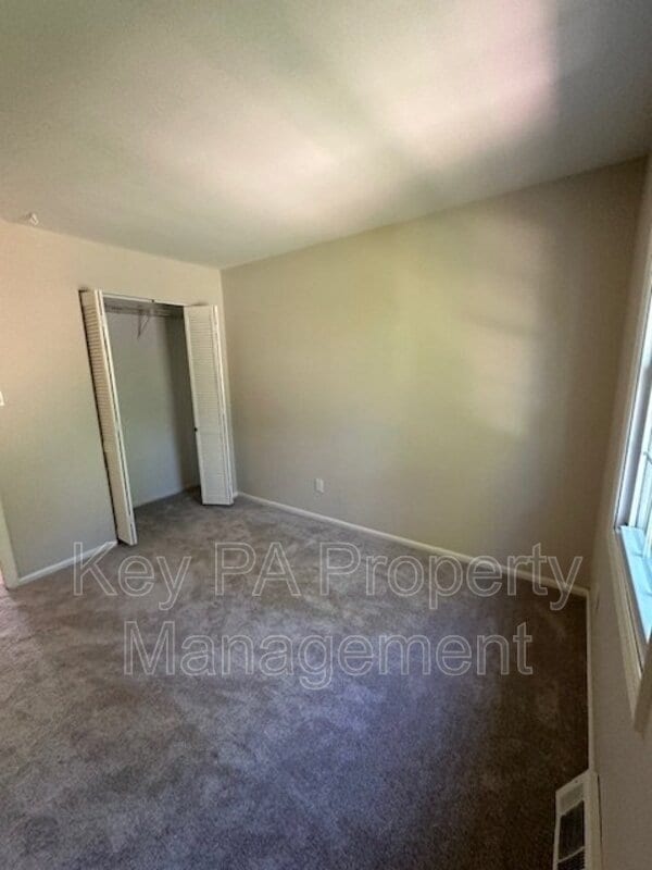 Building Photo - 517 S Coventry Ln