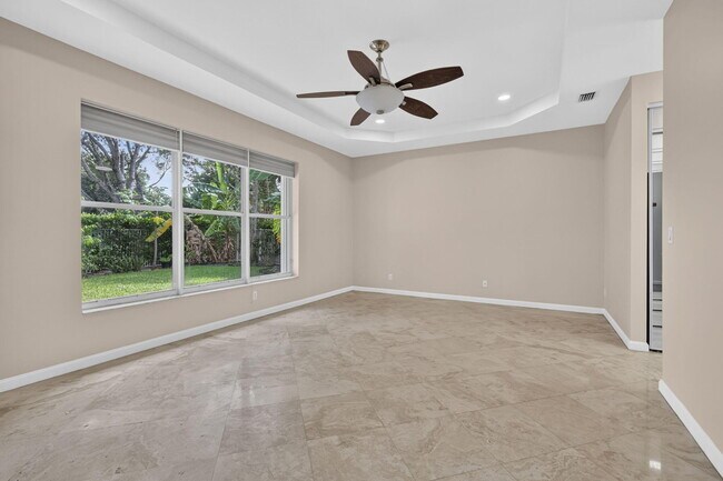 Building Photo - 9479 Sedgewood Dr