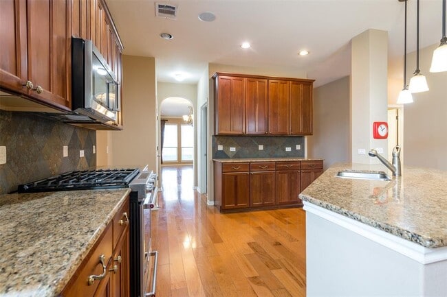 Building Photo - 14305 Broadwinged Hawk Dr