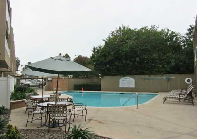 Building Photo - 3030 Suncrest Dr