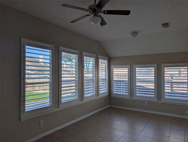 Building Photo - 18627 Summercliff Ln