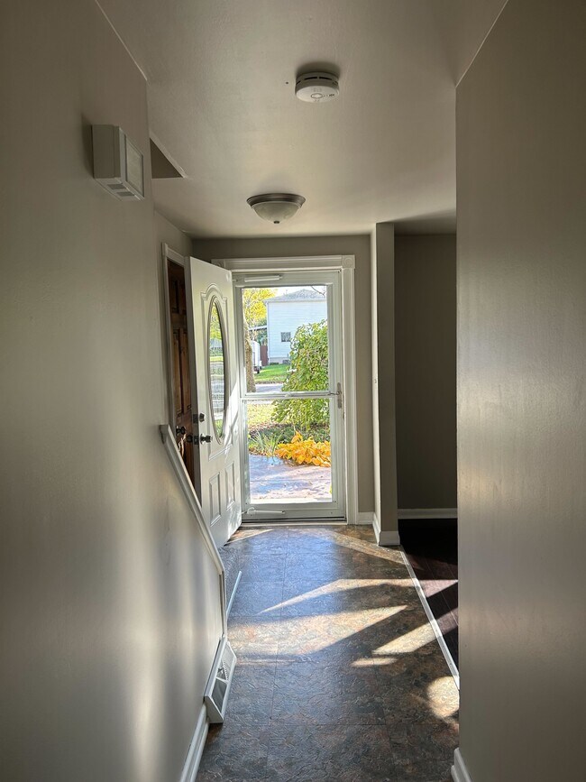 Building Photo - 100 Brittany Dr