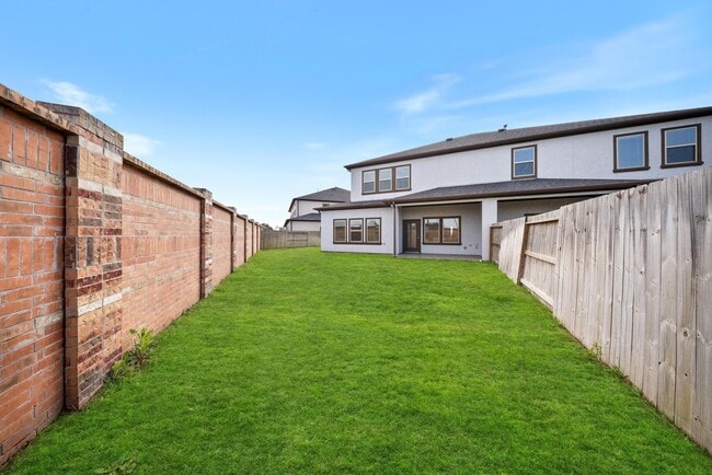 Building Photo - 2015 Olivos St