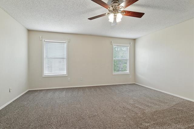 Building Photo - 2309 Maple Dr
