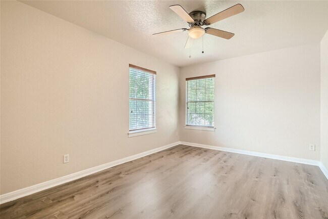 Building Photo - Over 3300 Square Feet