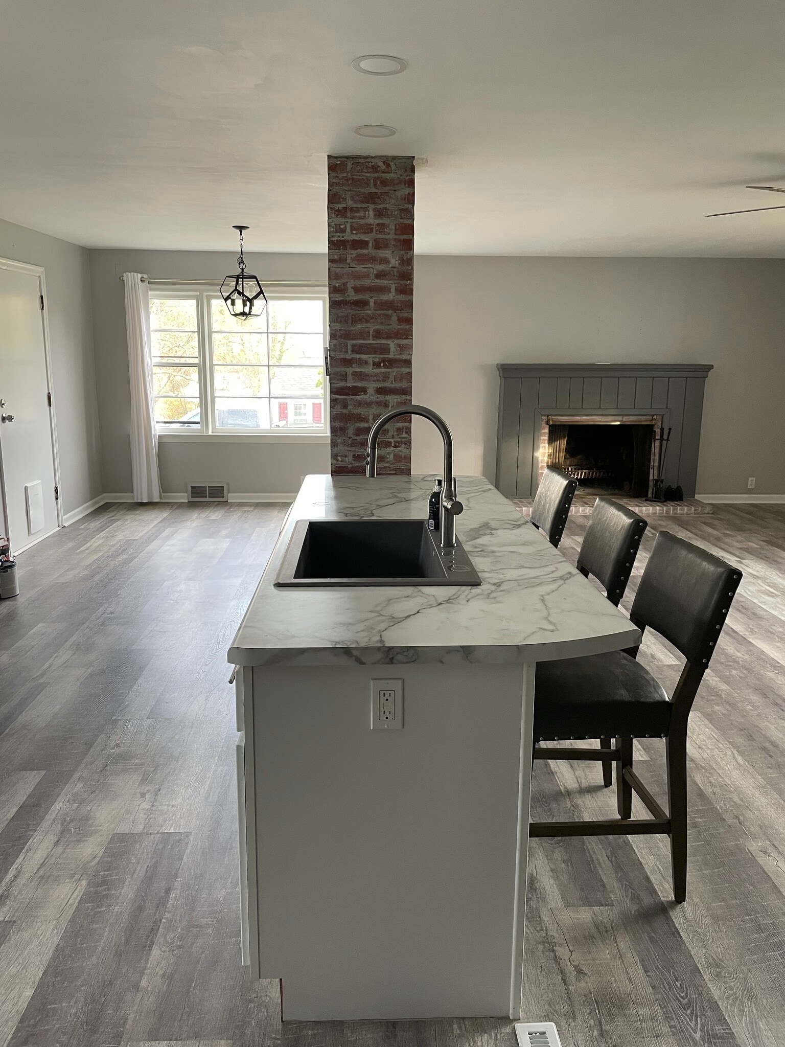 Building Photo - 526 Bank St