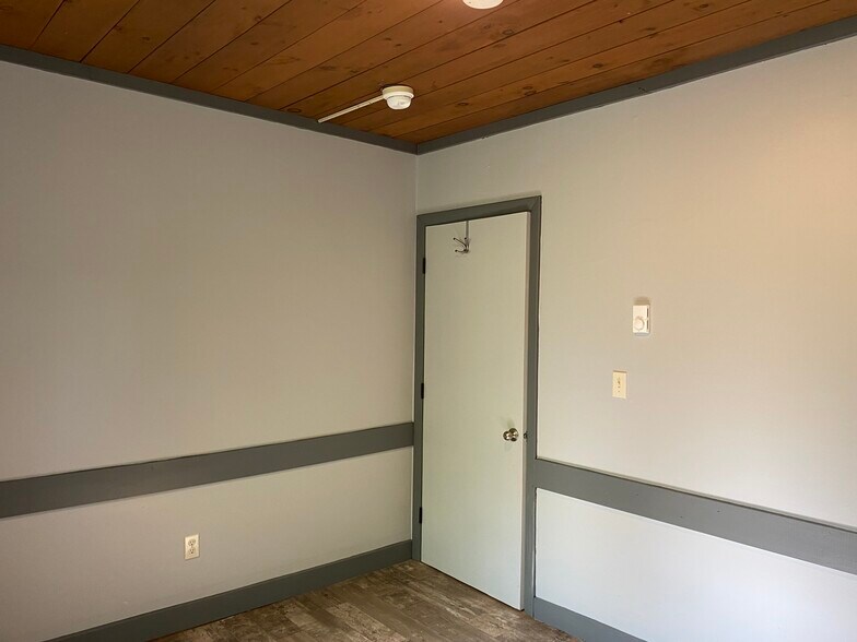 Building Photo - 95 Hall Ave