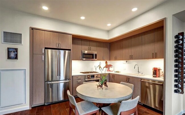 Building Photo - 1321 Seneca St