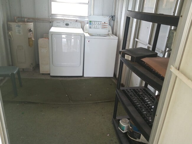 Building Photo - Beautiful renovated home on Six Lake Country Club