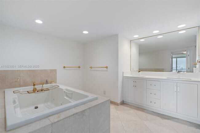 Building Photo - 2200 S Ocean Ln