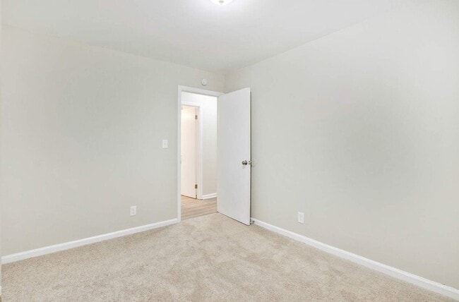 Building Photo - 4596 Sahara Dr SW